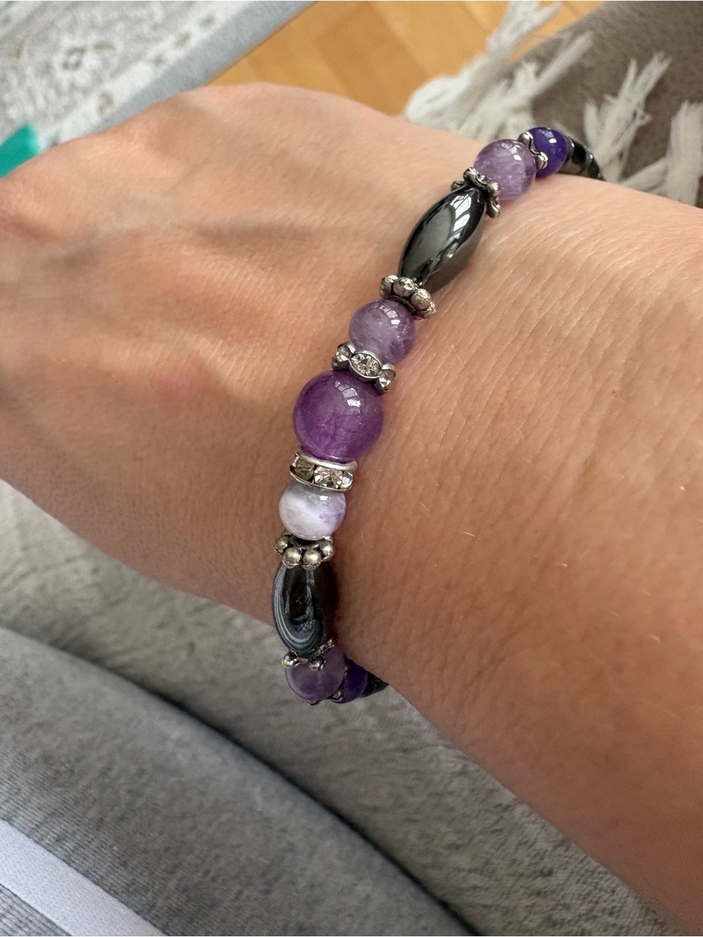 Purple Bead Stretch Bracelet with Silver Accents 7,5”